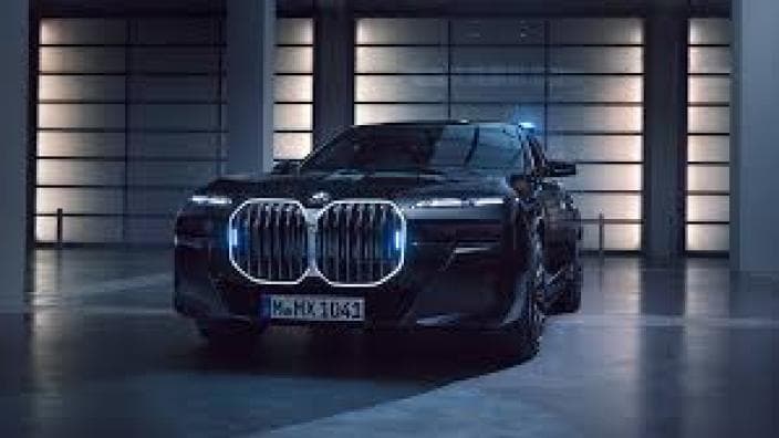 بي ام دبليو 116i 2023 116i قياسي أسود أوتوماتيك — مستعملة - 1