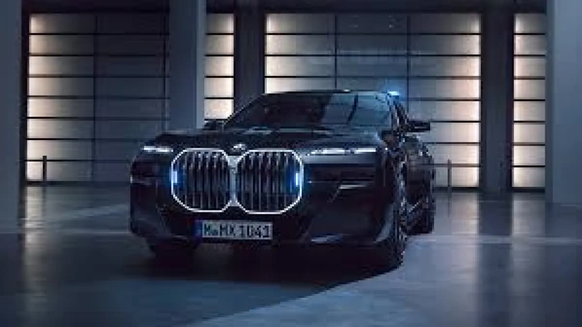 بي ام دبليو 116i 2023 116i قياسي أسود أوتوماتيك — مستعملة